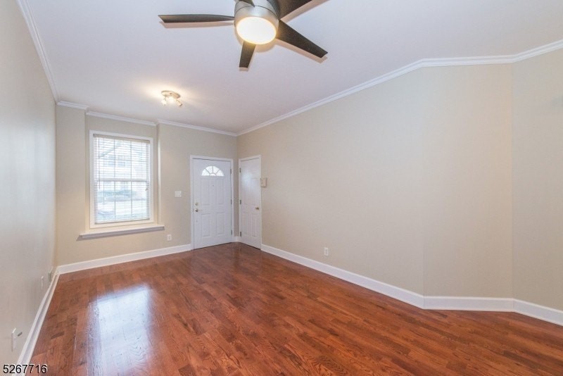 124 Stratford Dr - Photo 2 of 25