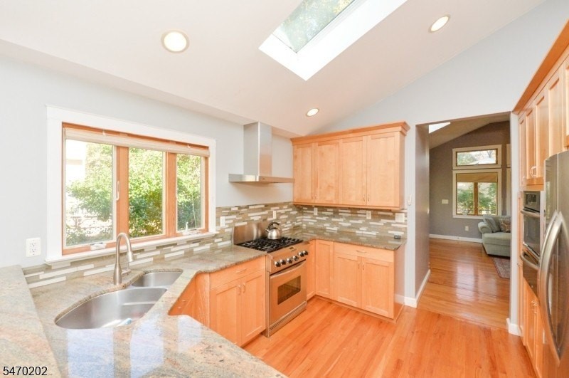 5 Beekman Pl - Photo 7 of 26