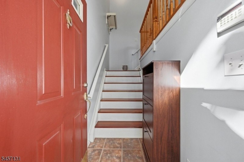 314 Winthrop Dr - Photo 3 of 41