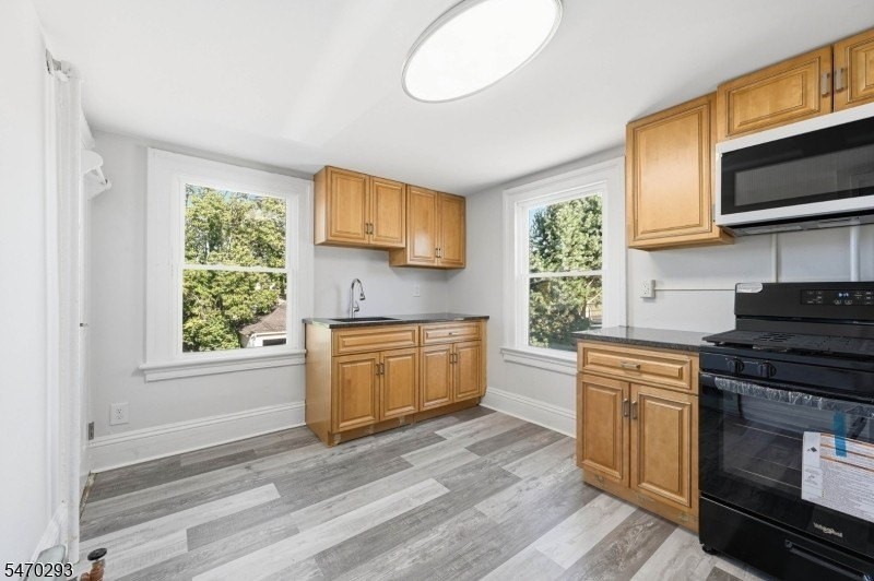 98 Maple Ave #A - Photo 4 of 15