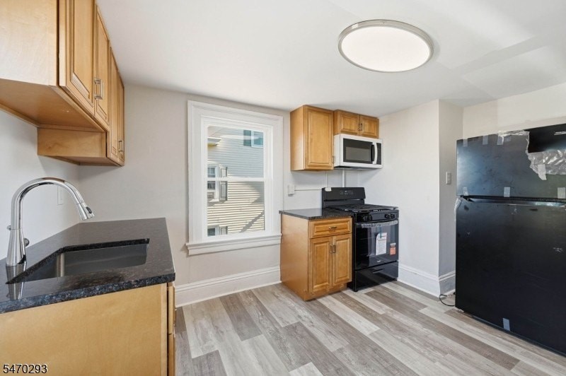 98 Maple Ave #A - Photo 6 of 15