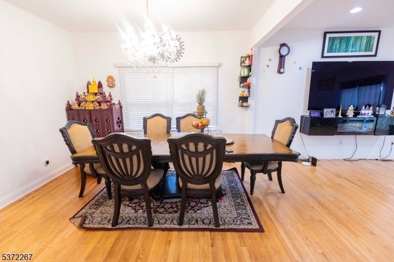 347 Raymound Blvd - Photo 6 of 32