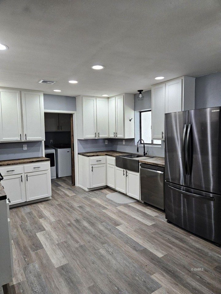 180 S Stadium Ave - Photo 2 of 13