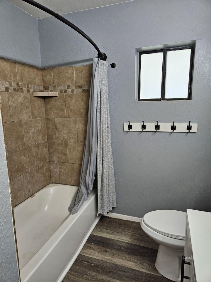 180 S Stadium Ave - Photo 6 of 13