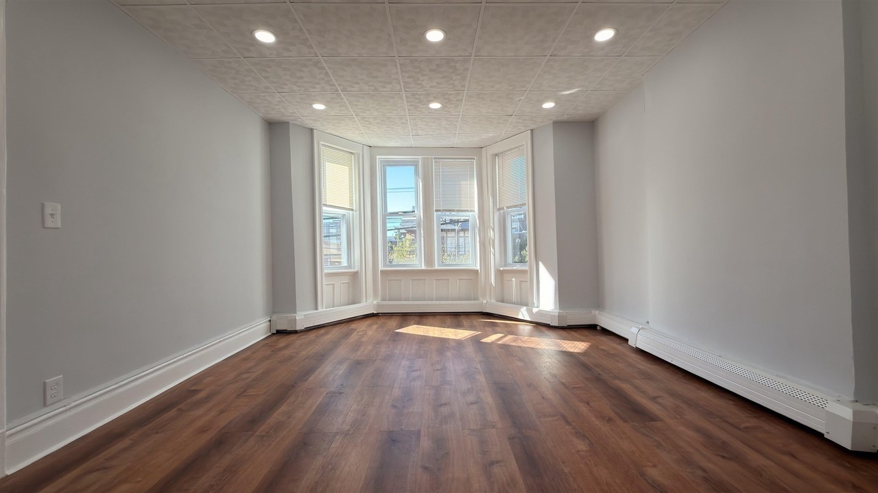 228 60th St #2 - Photo 3 of 18