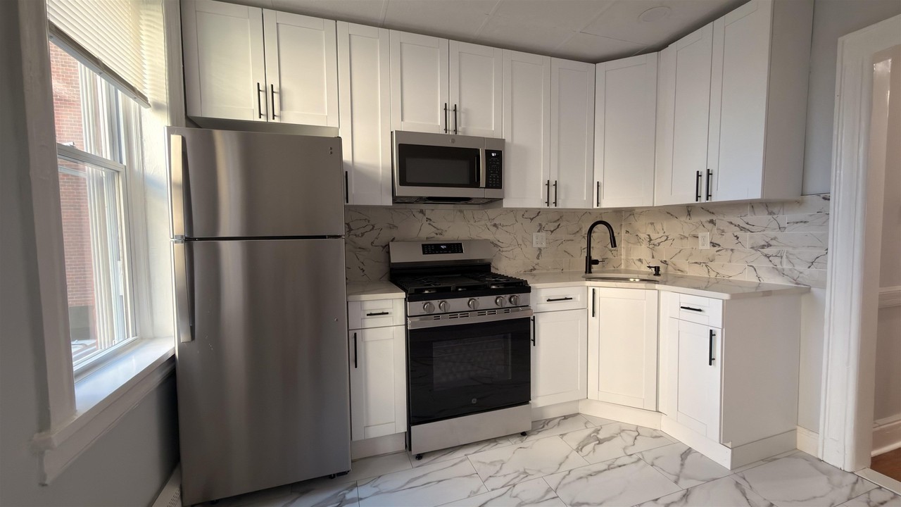 228 60th St #2 - Photo 4 of 18