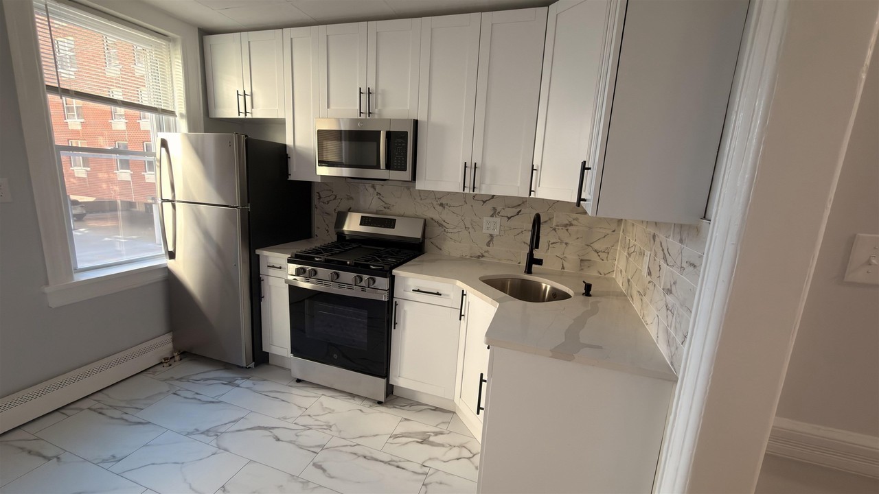 228 60th St #2 - Photo 5 of 18