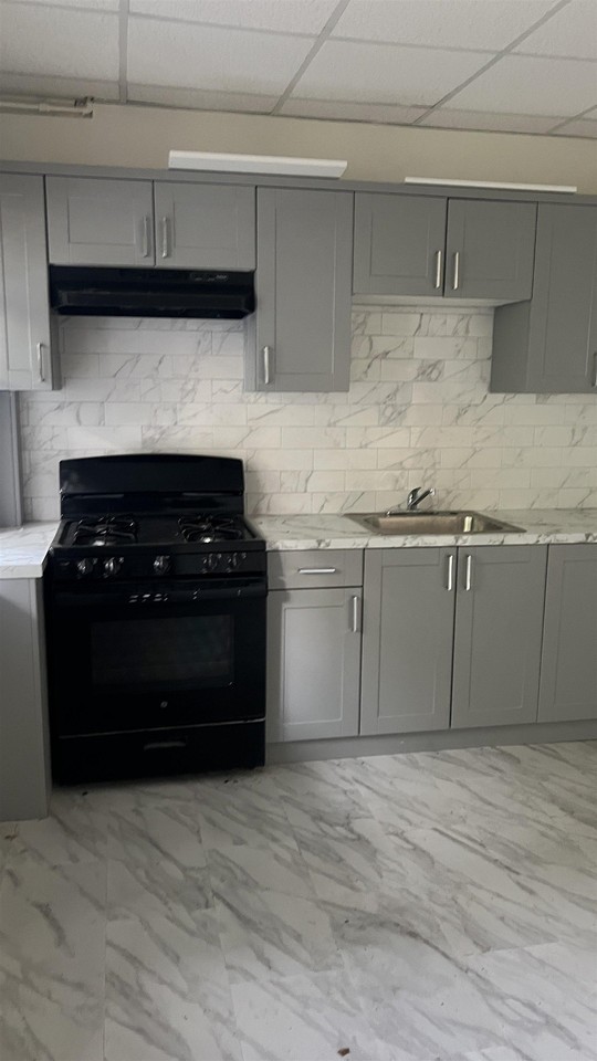 1013 Broadway #2 - Photo 3 of 7