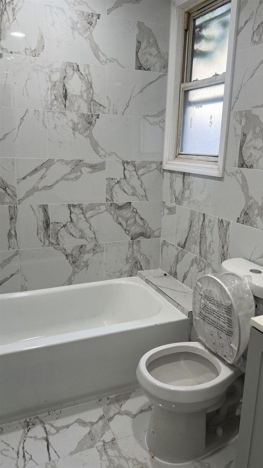 1013 Broadway #2 - Photo 6 of 7