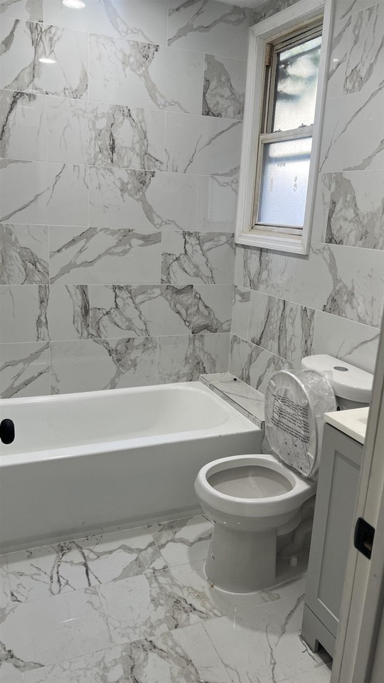 1013 Broadway #2 - Photo 7 of 7