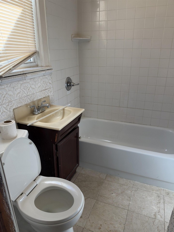 182 Terrace Ave #2 - Photo 3 of 7