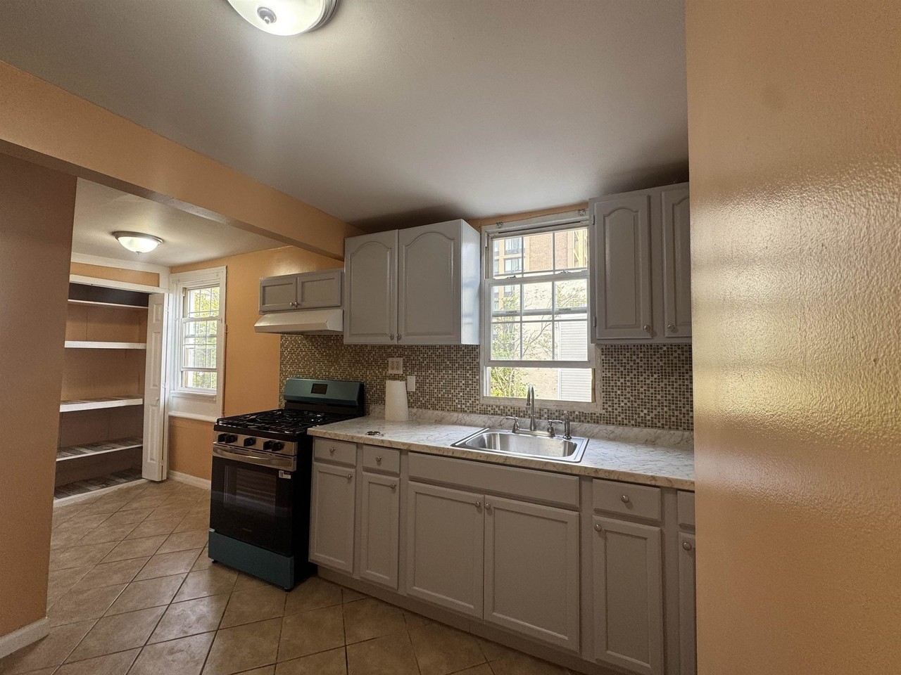 82 Woodlawn Ave - Photo 2 of 8