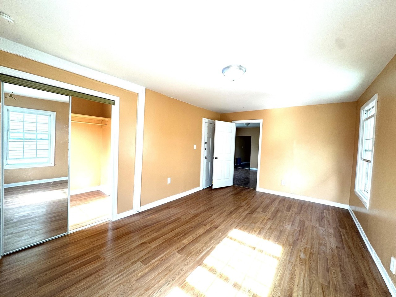 82 Woodlawn Ave - Photo 4 of 8