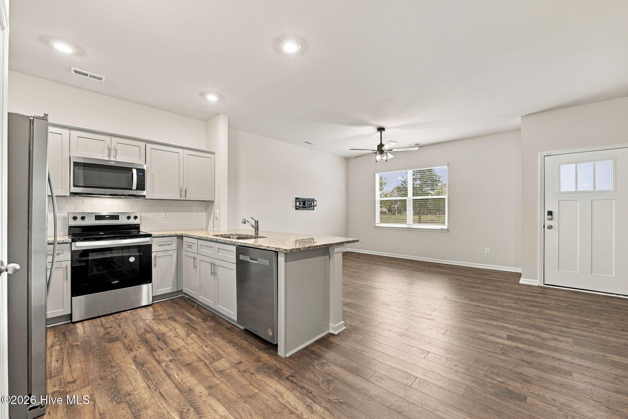 2011 Clock Rd - Photo 2 of 32