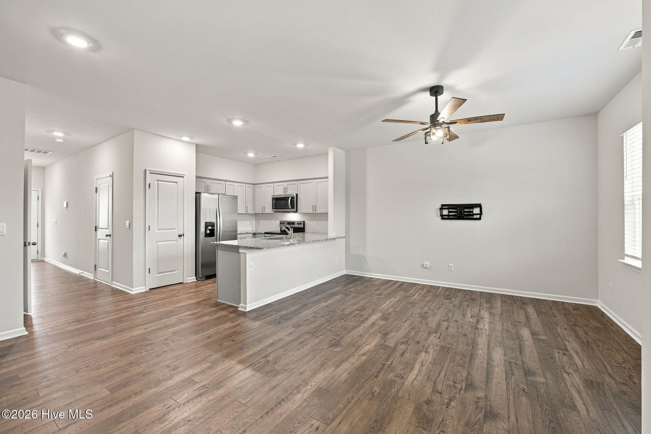 2011 Clock Rd - Photo 6 of 32