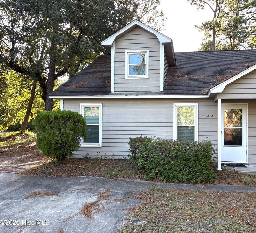 422 Lennon Dr - Photo 2 of 16