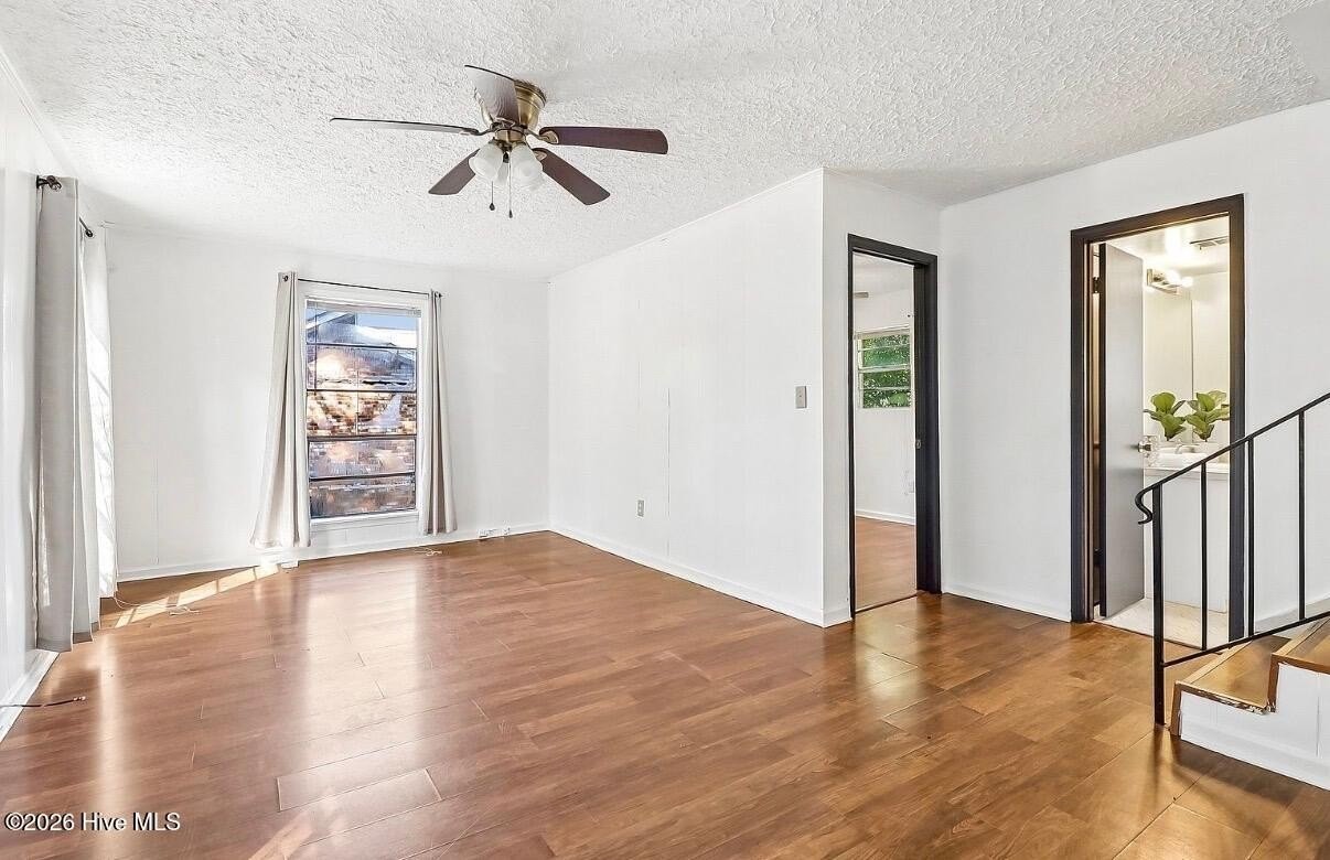 3762 Fairington Dr - Photo 4 of 34