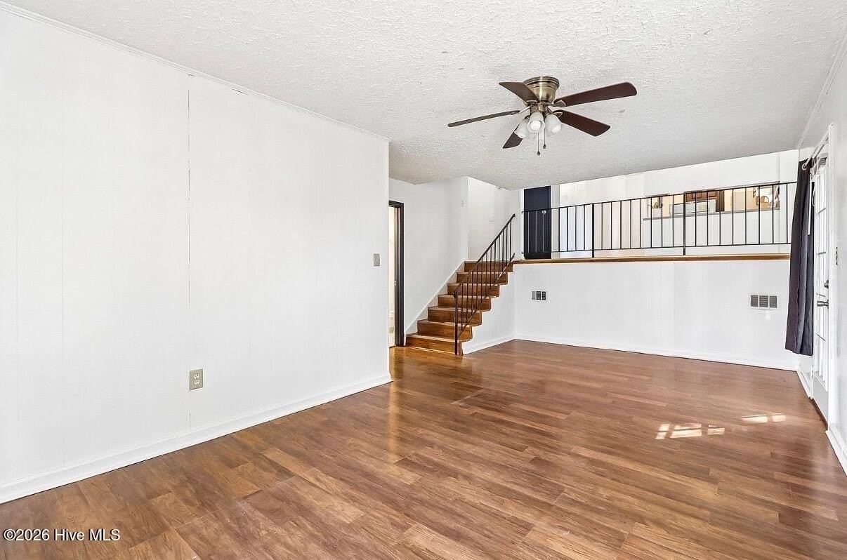 3762 Fairington Dr - Photo 5 of 34