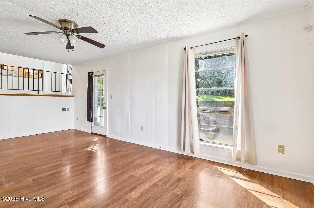 3762 Fairington Dr - Photo 6 of 34