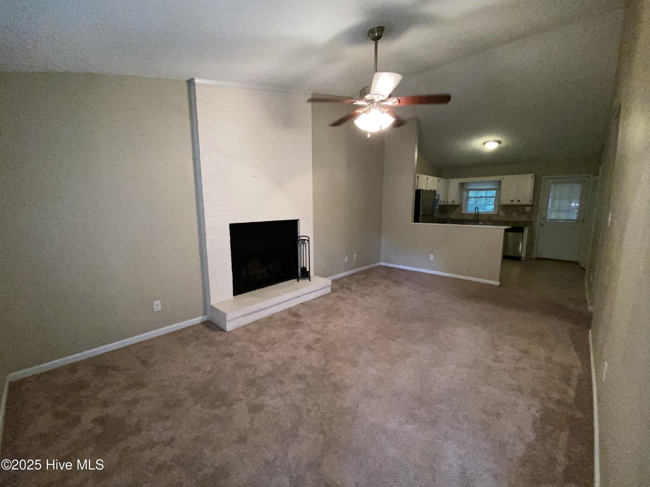 401 Cedar Creek Dr - Photo 2 of 14