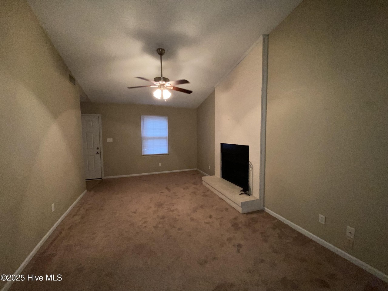 401 Cedar Creek Dr - Photo 3 of 14