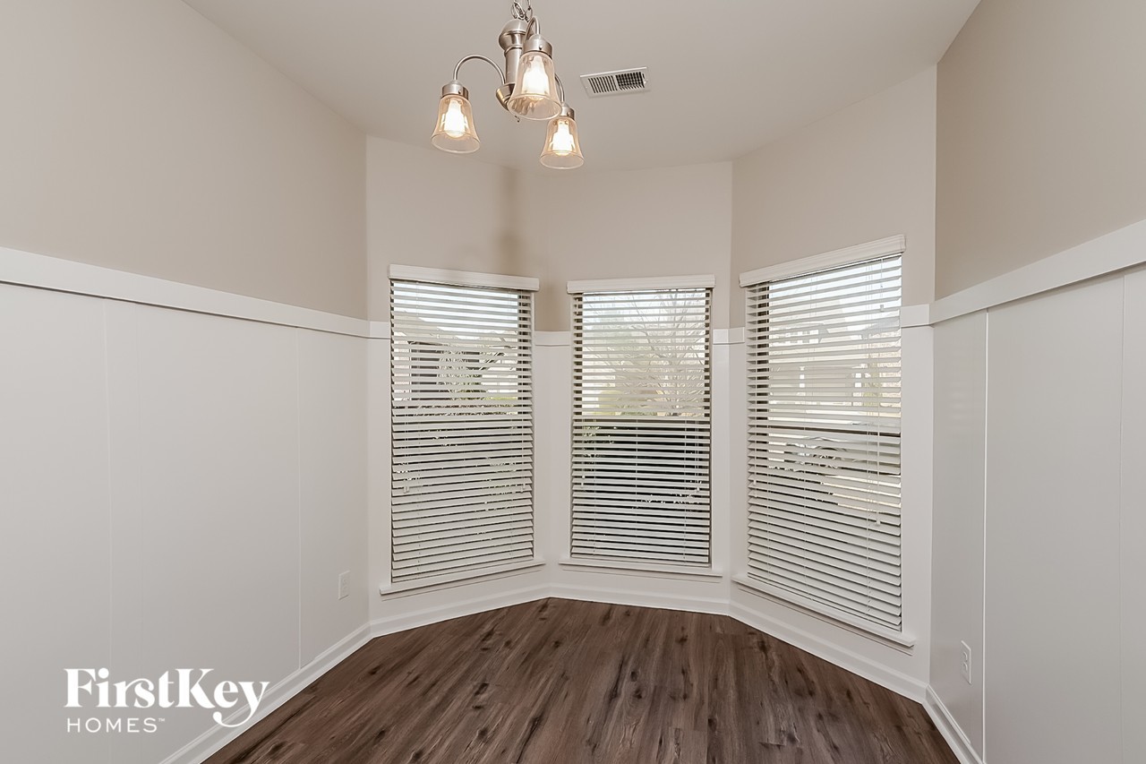 327 Glen Cross Way - Photo 4 of 15