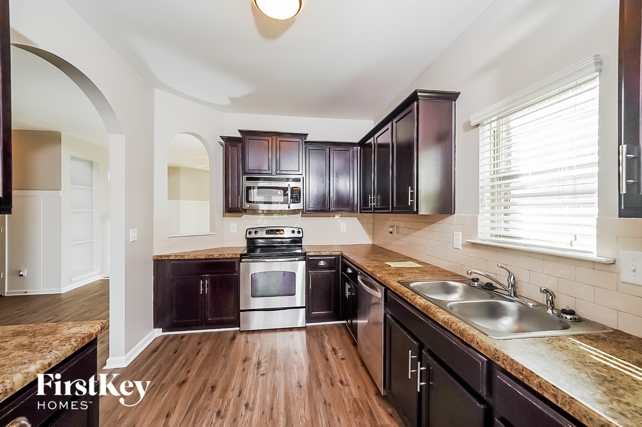 327 Glen Cross Way - Photo 6 of 15