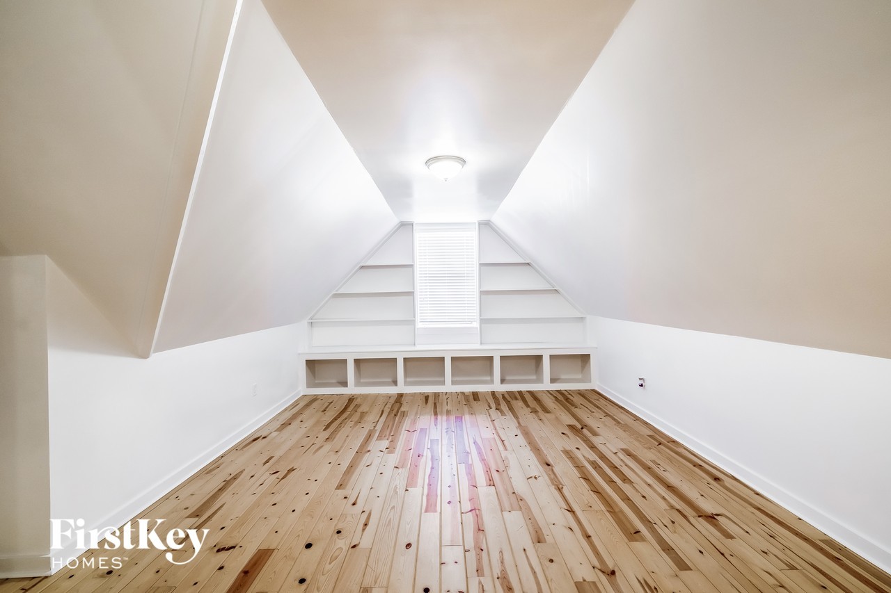 327 Glen Cross Way - Photo 7 of 15