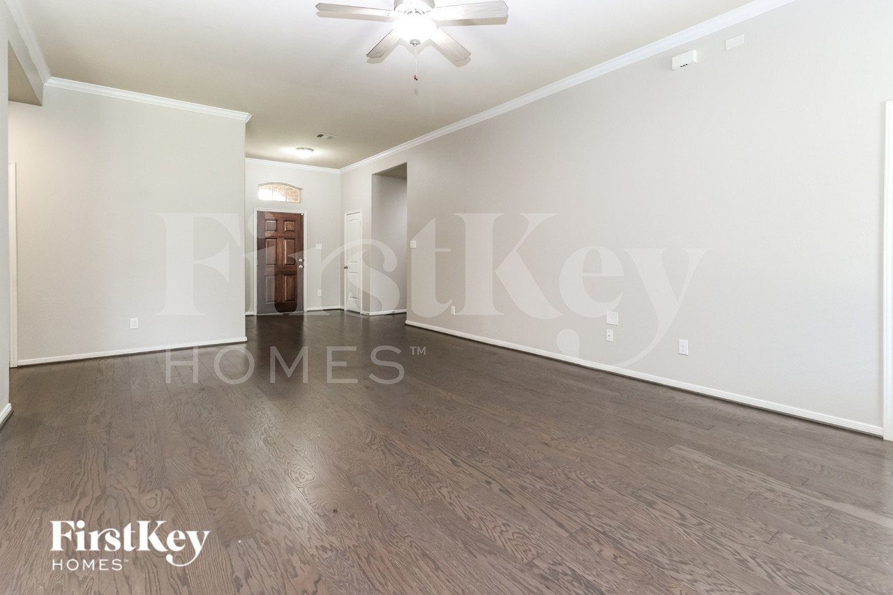907 River Crossing Dr - Photo 4 of 17