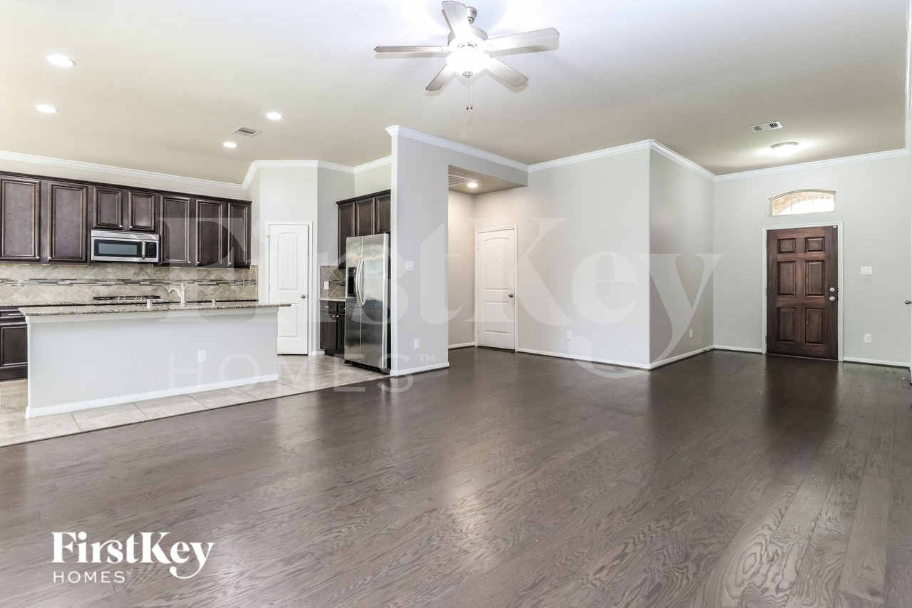 907 River Crossing Dr - Photo 5 of 17