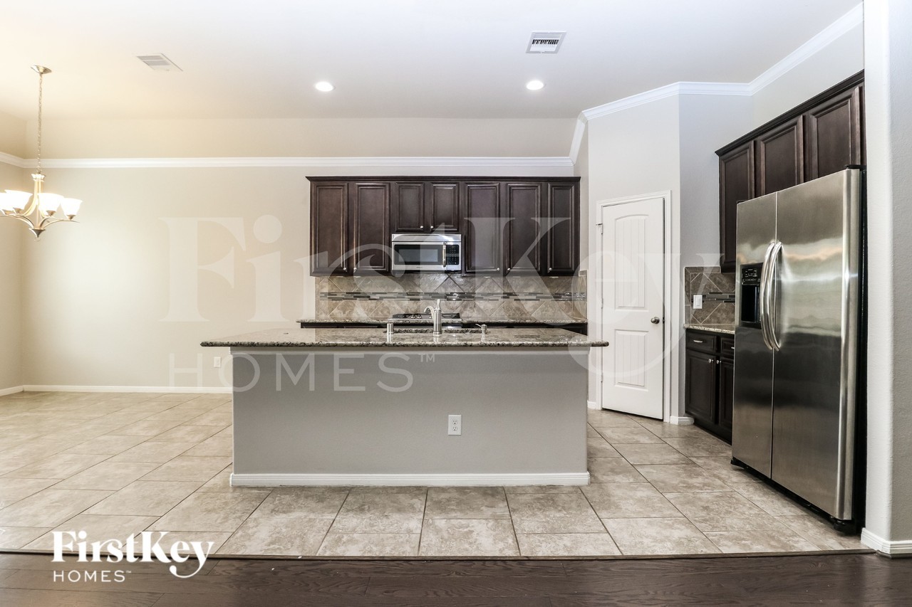 907 River Crossing Dr - Photo 7 of 17