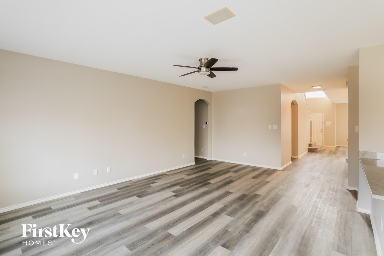 1617 Bluebird Dr - Photo 3 of 15