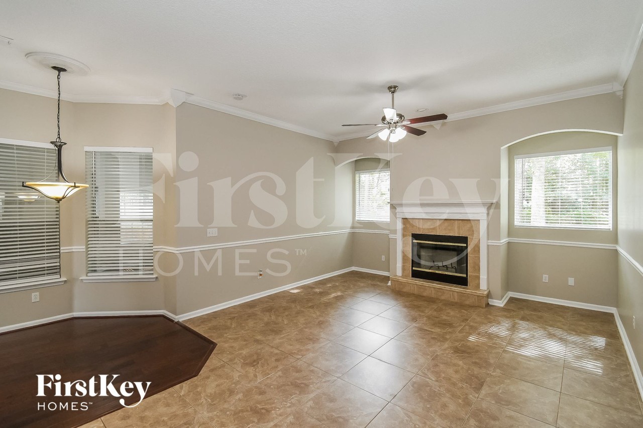 4037 Victoria Lakes Dr S - Photo 3 of 16