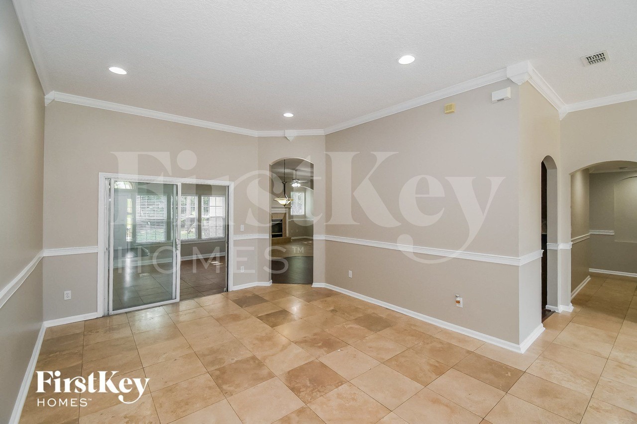 4037 Victoria Lakes Dr S - Photo 7 of 16