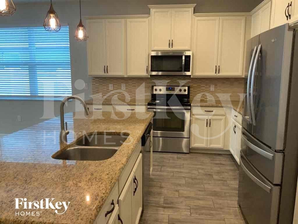 1143 Merion Dr - Photo 5 of 12