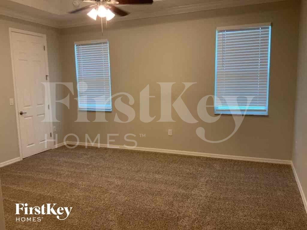 1143 Merion Dr - Photo 6 of 12