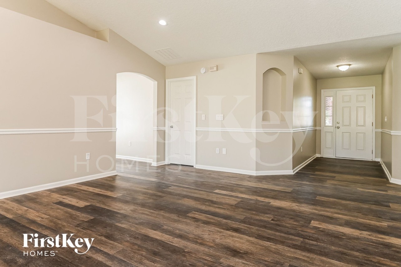 1005 Arbor Trails Ct - Photo 4 of 16
