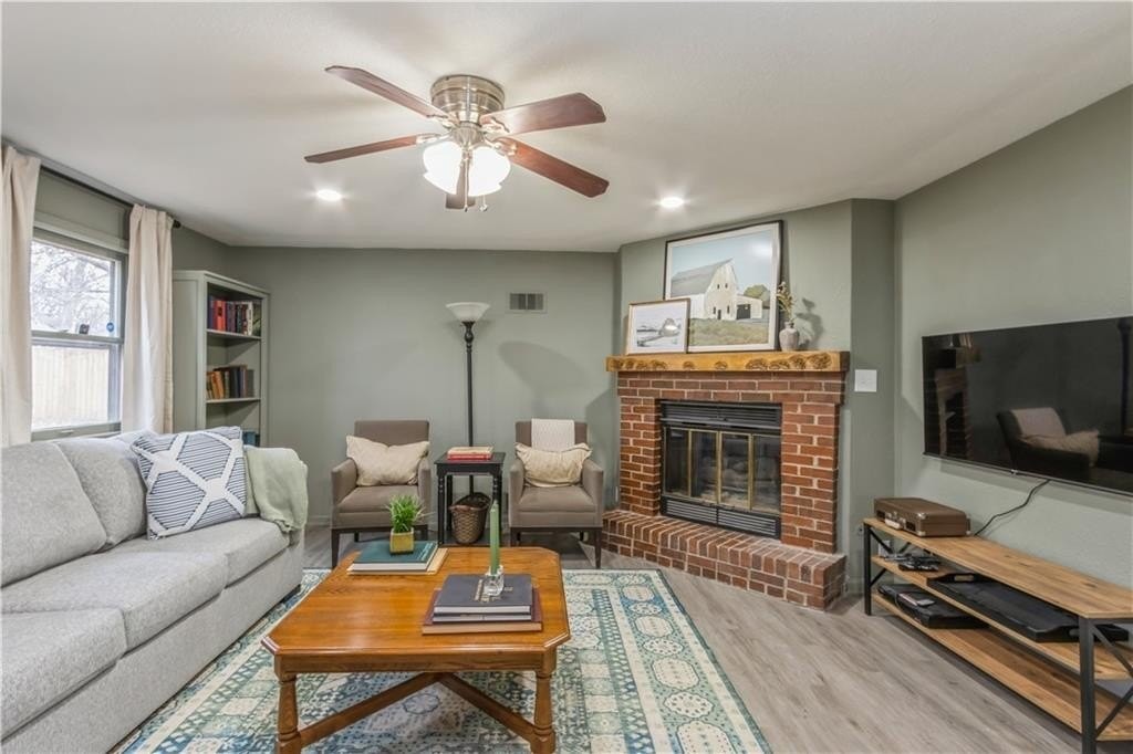 7909 W 80th St - Photo 6 of 25