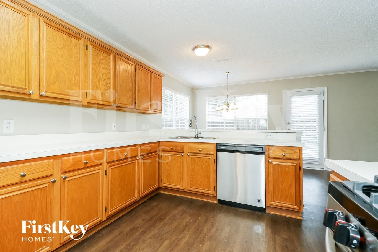 985 Union Dr - Photo 7 of 16