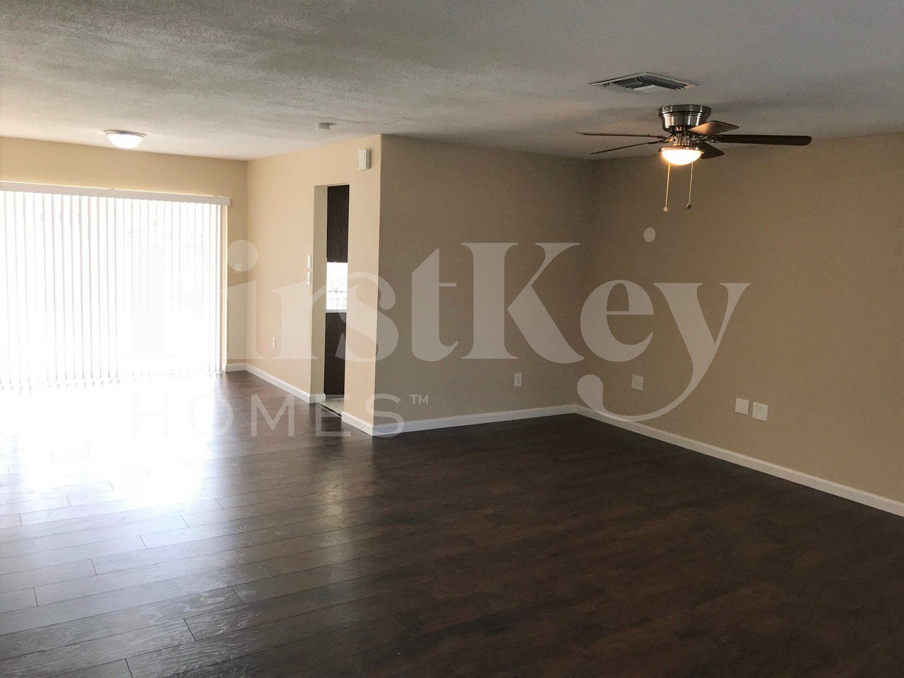 9280 Sunset Strip - Photo 3 of 19