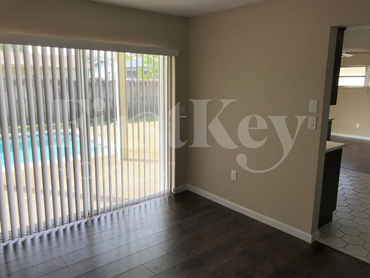 9280 Sunset Strip - Photo 6 of 19
