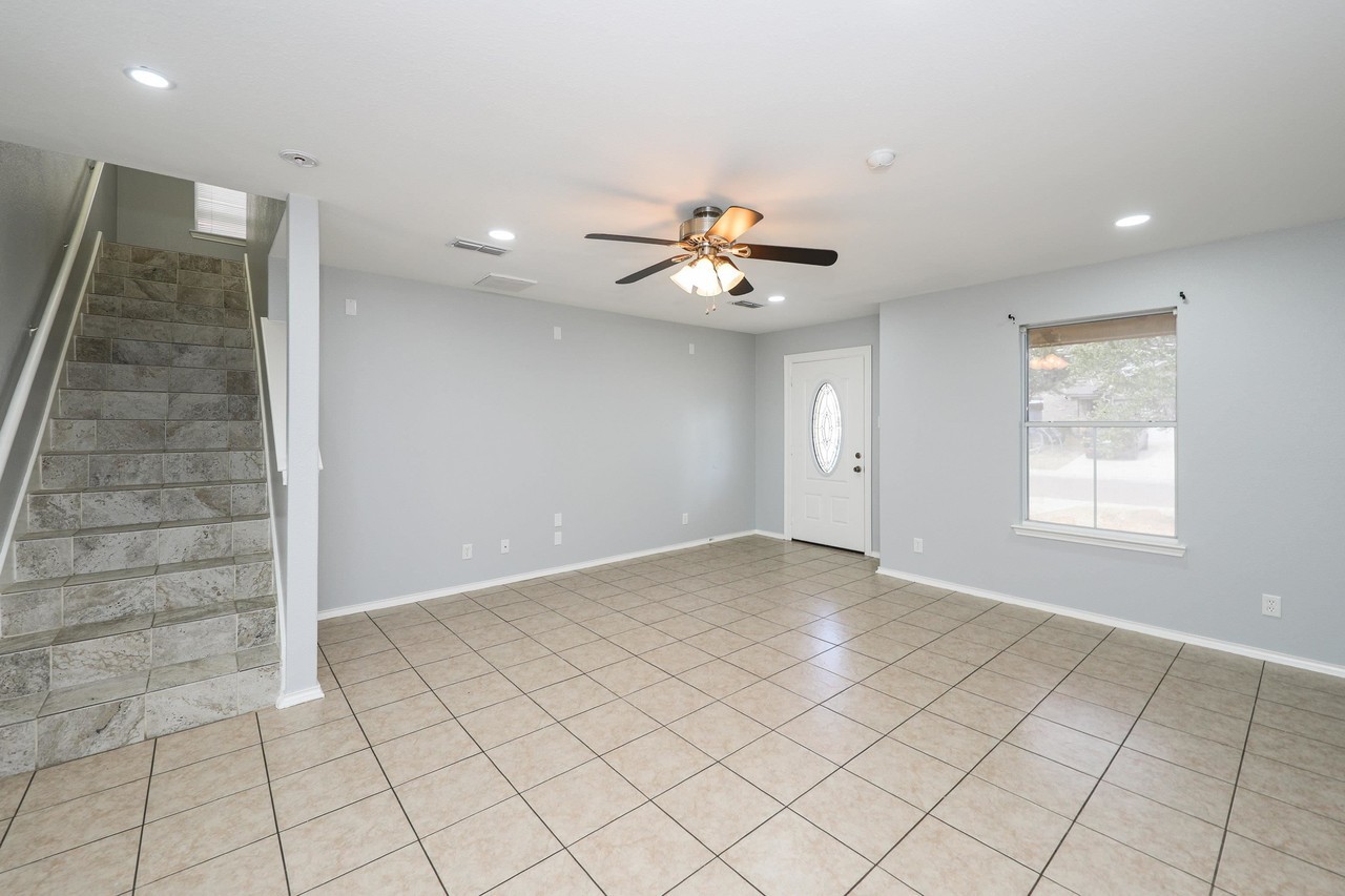 2525 Alegria St - Photo 7 of 29