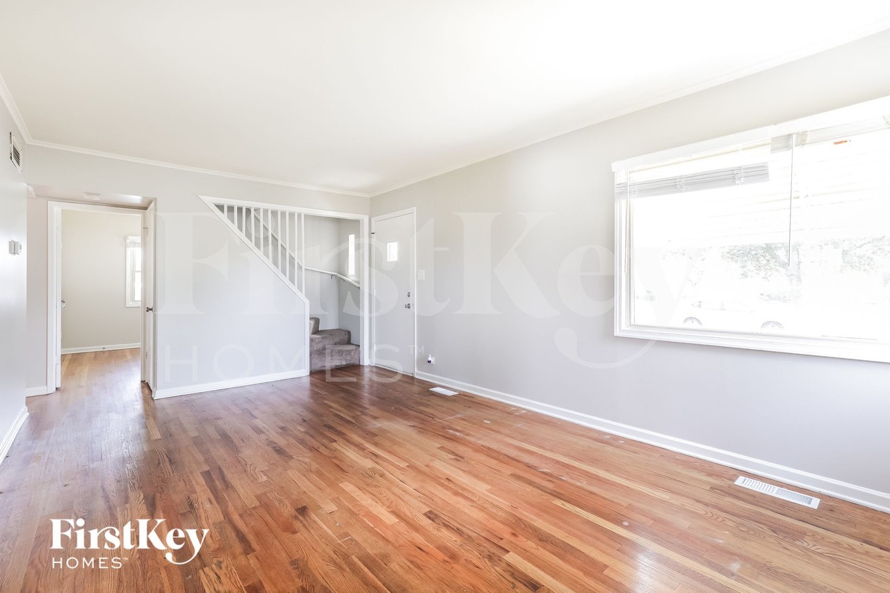 8017 Merrimac Ave - Photo 4 of 15