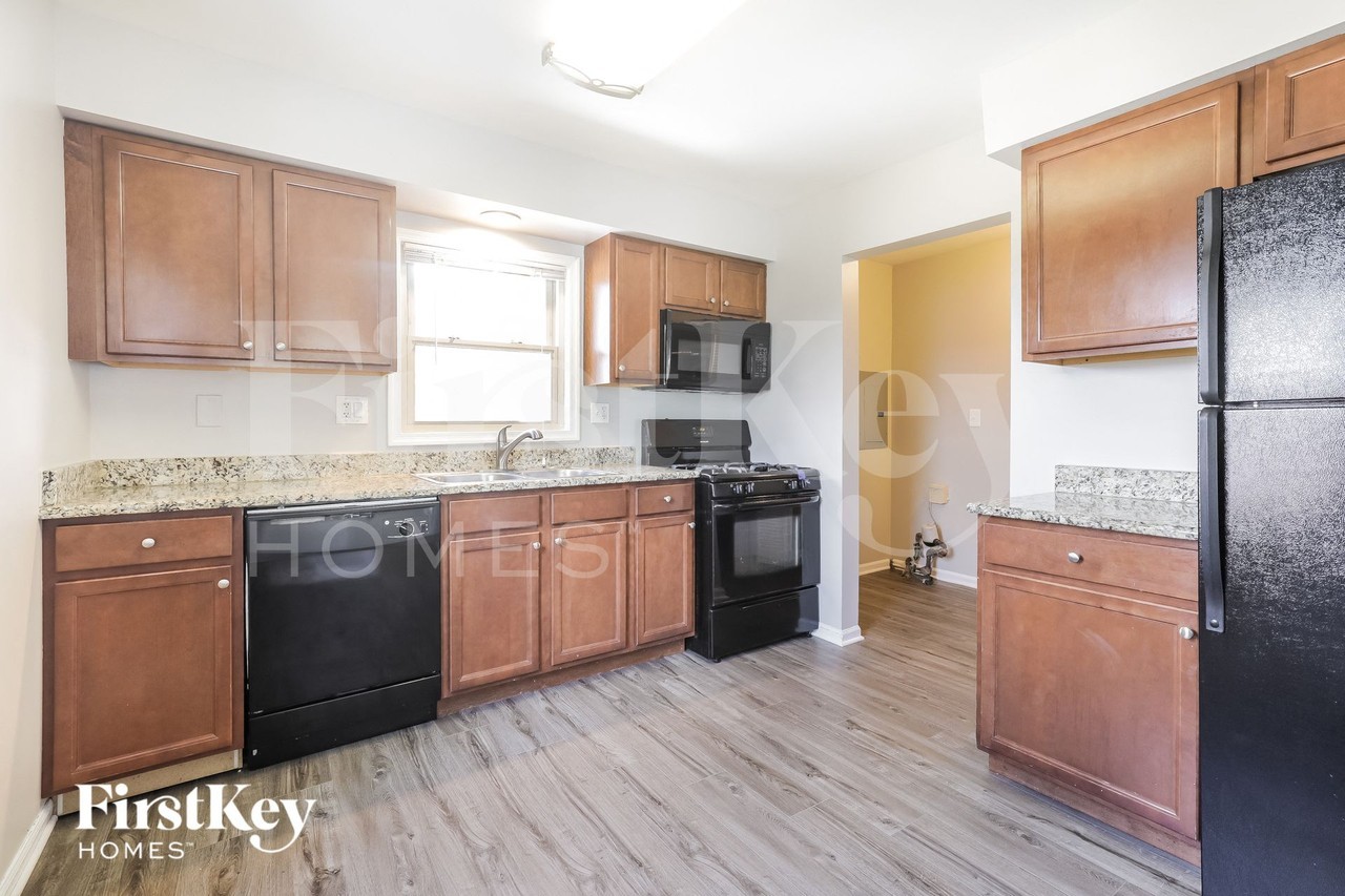 8017 Merrimac Ave - Photo 5 of 15