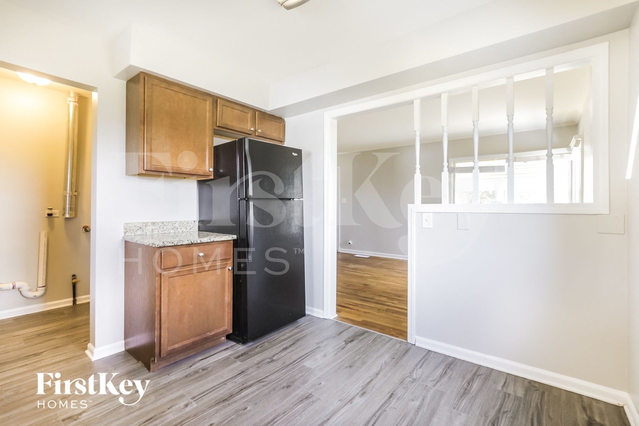 8017 Merrimac Ave - Photo 6 of 15