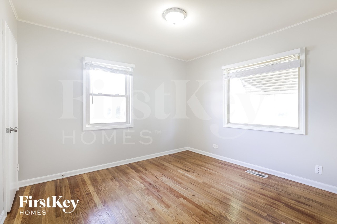 8017 Merrimac Ave - Photo 7 of 15