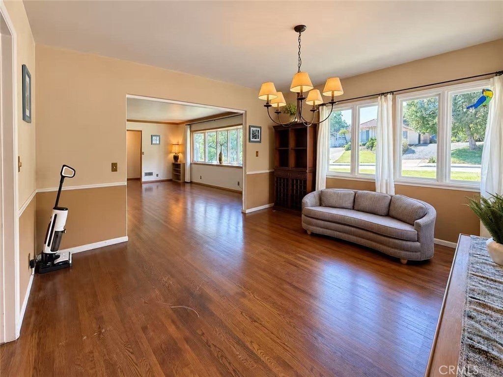 1934 Highland Oaks Dr - Photo 5 of 32