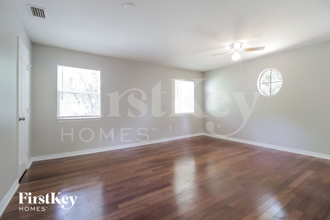 510 Iris Rd - Photo 6 of 15