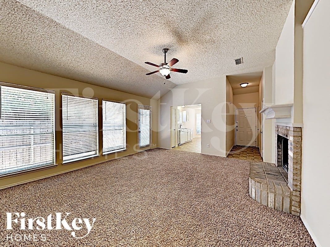 4204 N Coral Springs Dr - Photo 2 of 17