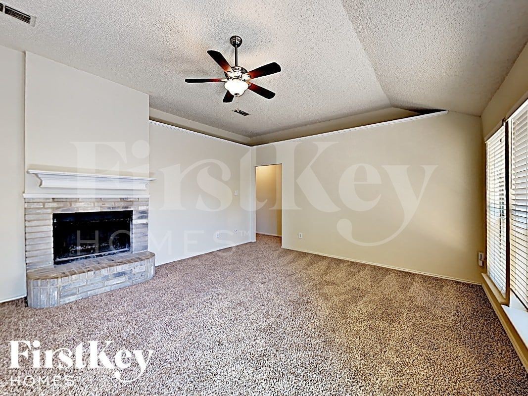 4204 N Coral Springs Dr - Photo 3 of 17